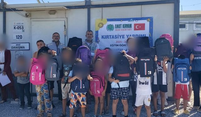 Umut Kervanı Hatay’dan öğrencilere kırtasiye desteği
