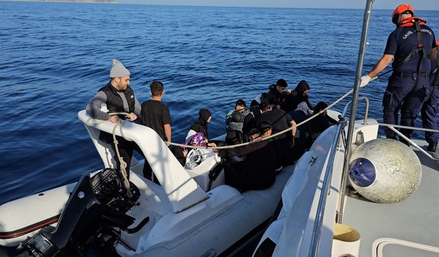 Yunanistan unsurlarınca geri itilen düzensiz göçmenler kurtarıldı