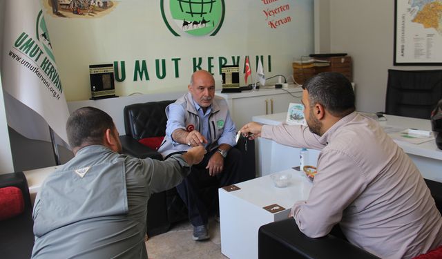 Hayırda yarışanlar: Biri motosikletini biri bisikletini Gazze'ye bağışladı