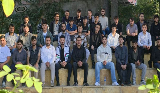 HÜDA PAR Özel Konuklu Gençlik Arenası Programı düzenledi