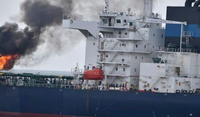 Yemen açıklarında bir tankerde patlama