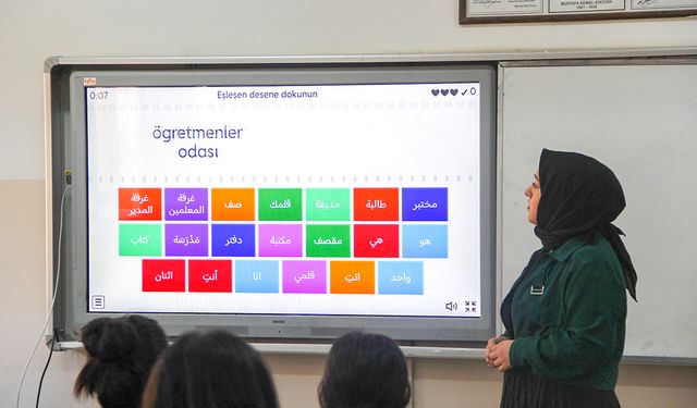 Babasının hayalini gerçekleştiren öğretmen, öğrencilere umut oluyor