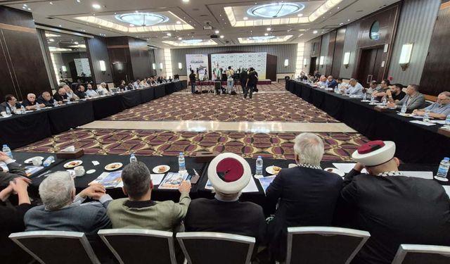 Beyrut'ta "Direnişi destekleme belgesi: Direnişin silahı, ümmetin onurudur