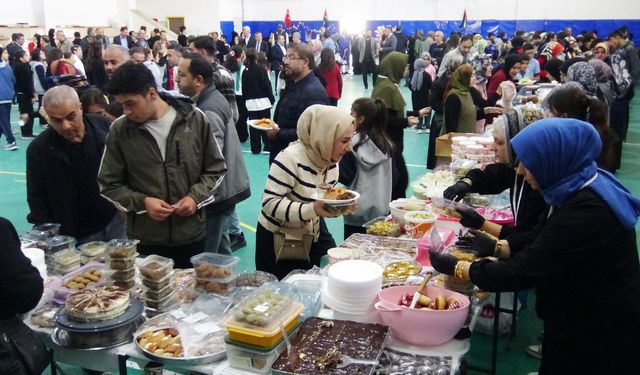 İmam hatip lisesinin Gazze için açtığı hayır çarşısına yoğun ilgi