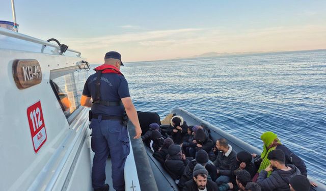 İzmir açıklarında 26 düzensiz göçmen kurtarıldı
