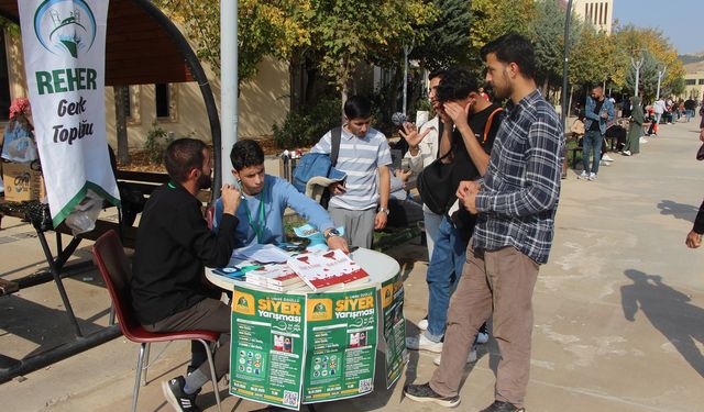Rehber Gençlik Topluluğu tarafından Artuklu Üniversitesinde siyer sınavı standı kuruldu