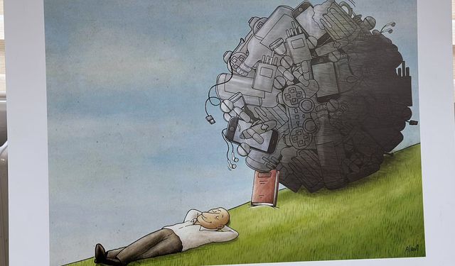 Adana'da "Sağlıklı Nesil Sağlıklı Gelecek" resim sergisi ziyarete açıldı