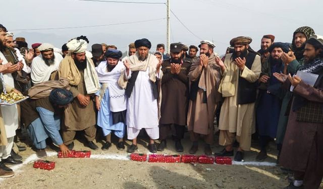 Afganistan, İran sınırında yeni kargo hangarları açtı