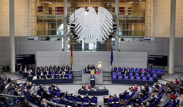 Almanya’da 50 milyar euroluk silah alımı paketi Meclis’ten geçti