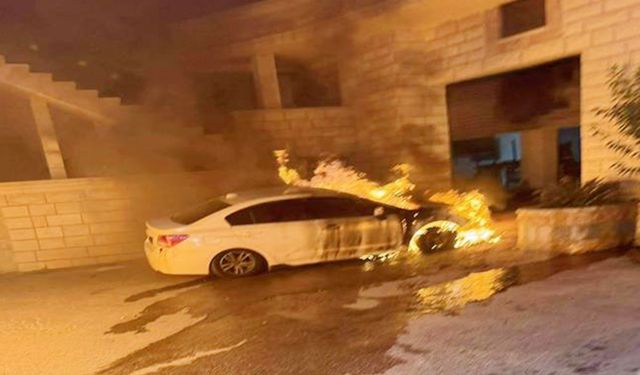 Batı Şeria'da Yahudi terörü: Filistinlilerin araçları ateşe verildi