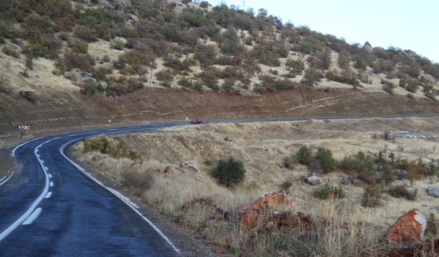 Çermik-Çüngüş yolu genişletme çalışması 2 yıldır tamamlanmayı bekliyor