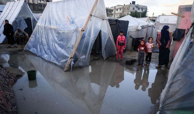 Gazze'deki çadırların yüzde 90'ı son yağışlarla birlikte sular altında kaldı