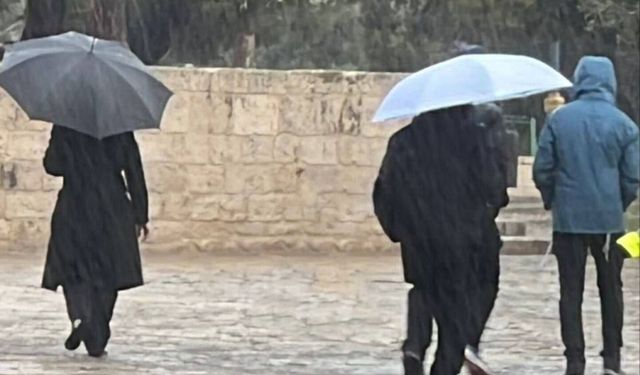 Hanuka provokasyonu sürüyor: Mescid-i Aksa'ya baskınlar 3'üncü gününde