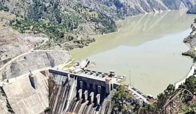 Hindistan, Pakistan'a giden suyu kesti