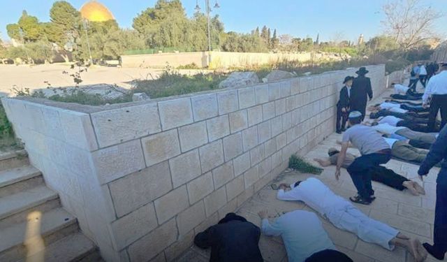 Siyonist işgalciler Mescid-i Aksa'da baskıyı artırıyor