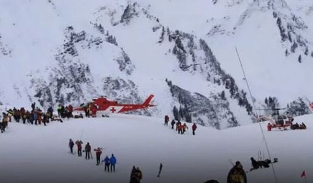 Avusturya'da çığ altında kalan 8 kişi öldü
