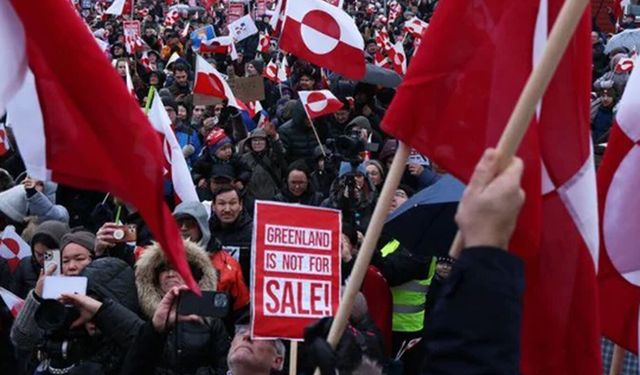Grönland ve Danimarka'da halk sokaklara döküldü: Trump'a "satılık değiliz" tepkisi