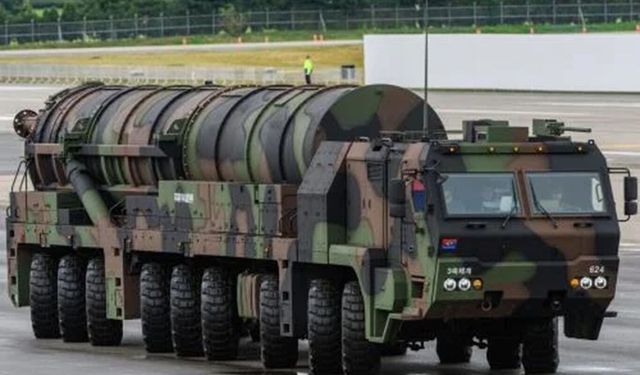 Güney Kore Hyunmoo-5 balistik füzesini konuşlandırdığını duyurdu