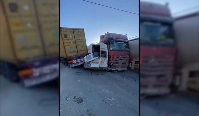 Hatay’da zincirleme trafik kazası: 11 yaralı