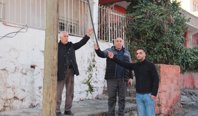 Kablo hırsızlığı mahalleliyi canından bezdirdi: Yüzlerce hane, aylarca internetsiz kalıyor