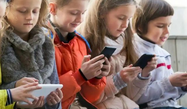 Sosyal medyada yaş sınırı tartışması: Algoritmalar çocuklar için riskleri artırıyor