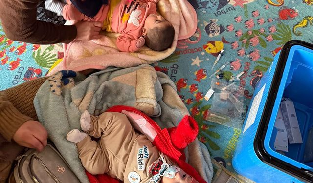 Zorlu kış koşullarına rağmen köylerde aşı çalışmaları sürüyor