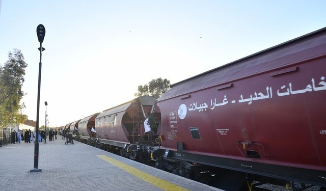 Afrika'nın ilk ağır yük çöl demiryolu Cezayir'de hizmete açıldı