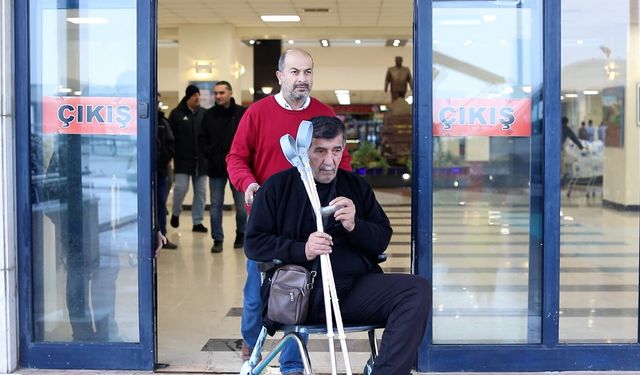 Ameliyat sırasında depreme yakalandılar, hastaneyi terk etmeyip hastayı korudular