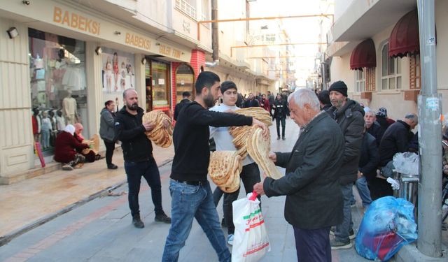 Askıda ekmek geleneği Ramazanda zirveye ulaşıyor