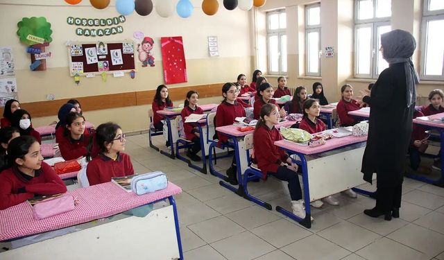 Eğitim-Bir-Sen’den çağrı: 2023 sözleşmeli öğretmenlerin mağduriyeti giderilsin