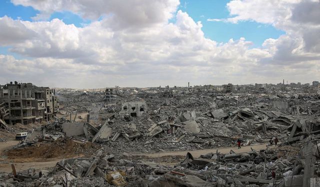 Gazze’de hava saldırıları, topçu atışları ve ev yıkımları sürüyor