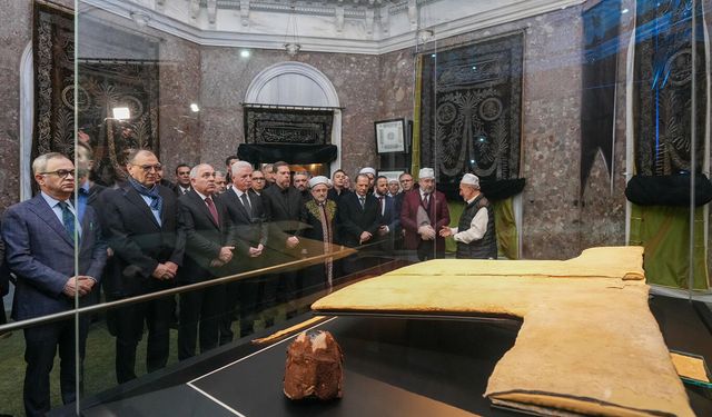 Hırka-i Şerif ziyarete açıldı