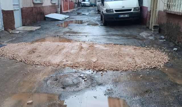 HÜDA PAR Nizip İlçe Başkanı Çakar'dan, yetkililere yoldaki çukurların onarılması çağrısı