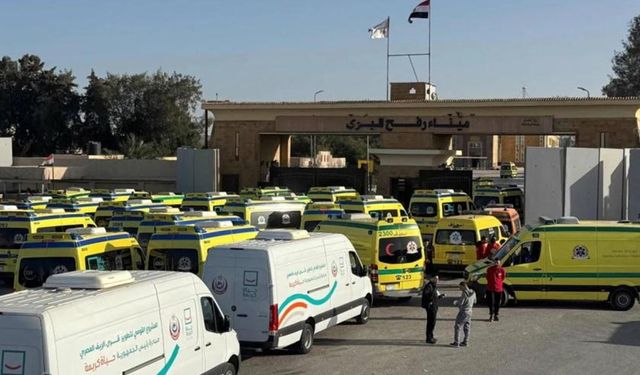 Mısır Sağlık Bakanlığı: Gazze'deki yaralılara tıbbi hizmet sunmak için 12 bin doktor ve 300 ambulans hazırlandı