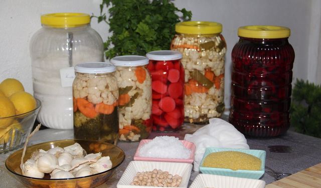 Ramazan sofralarının gözdesi: Batman'da ev yapımı şalgama yoğun ilgi