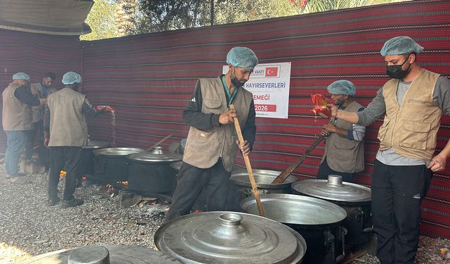 Yetimler Vakfı Gazze'de iftar sofralarını boş bırakmıyor