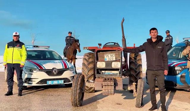 21 yıl sonra bulunan çalıntı traktör sahibine teslim edildi