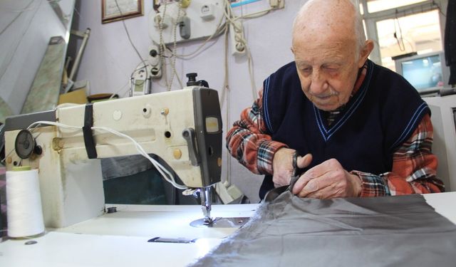 81 yaşındaki terzi mesleğinin sırrını anlattı: Emek ve sabır 
