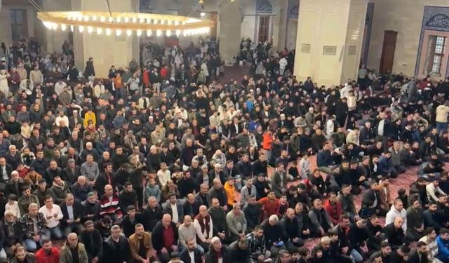 Adana'da Kadir Gecesi dualarla ihya edildi