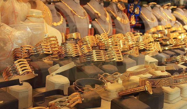 Altın yeni haftaya sert düşüşle başladı