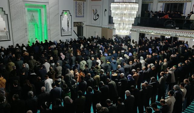 Şanlıurfa’da Kadir Gecesi dualarla ihya edildi