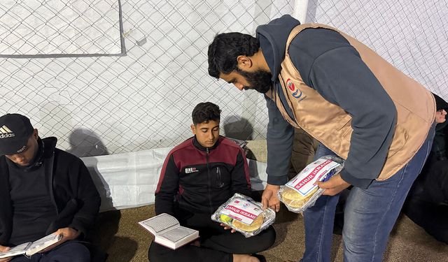 Yetimler Vakfı Gazzeli Müslümanlara sahur ikramında bulundu
