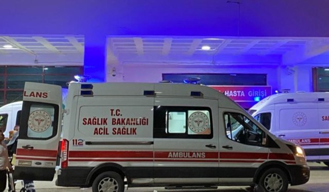 Anamur'da motosiklet yayaya çarptı: 2 yaralı