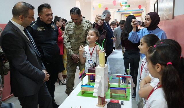 Cizre'de 4006 TÜBİTAK Bilim Fuarı açıldı