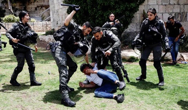 İşgalciler martta Filistinli gazetecilere yönelik 53 ihlal gerçekleştirdi