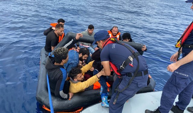 İzmir açıklarında düzensiz göçmen hareketliliği