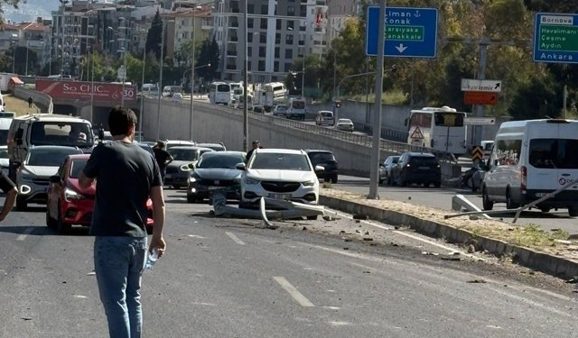 İzmir'de freni patlayan tır, araçlara çarptı: Ölü ve yaralılar var
