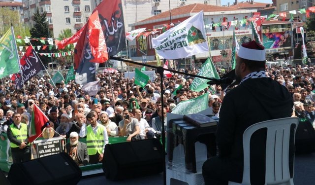 Mevlid-i Nebi mitingi İstanbul'da yoğun bir katılımla başladı