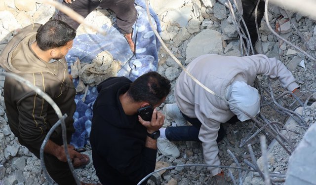 Şehitlerin naaşları enkaz altında kayboluyor: Gazze'de acı dinmiyor