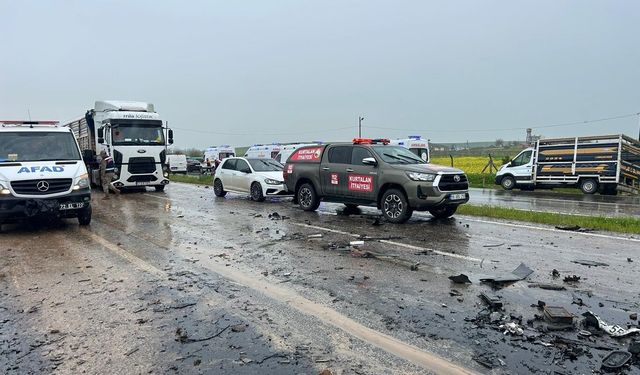 Siirt'te koyun yüklü kamyonet ile otomobil çarpıştı: 2 ölü, 3 ağır yaralı